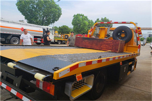 红旗附近拖车电话号码服务